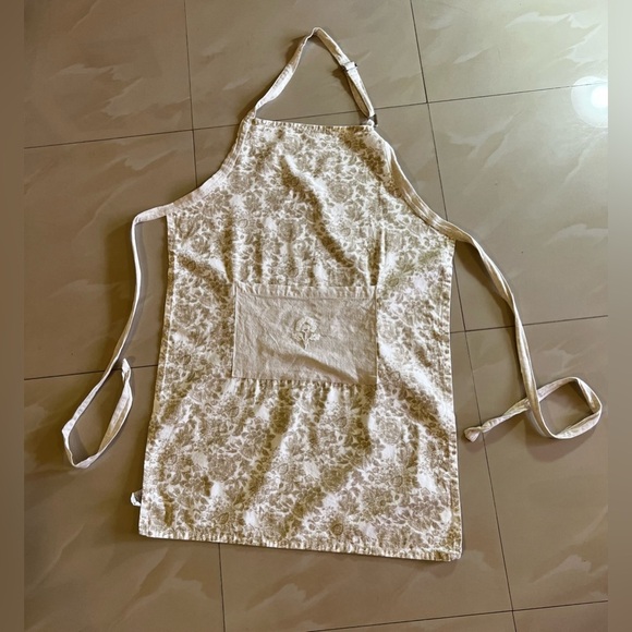 My Texas House Polyester/Cotton Floral Ruffle Chef Home Cook Apron in Green - Picture 12 of 15